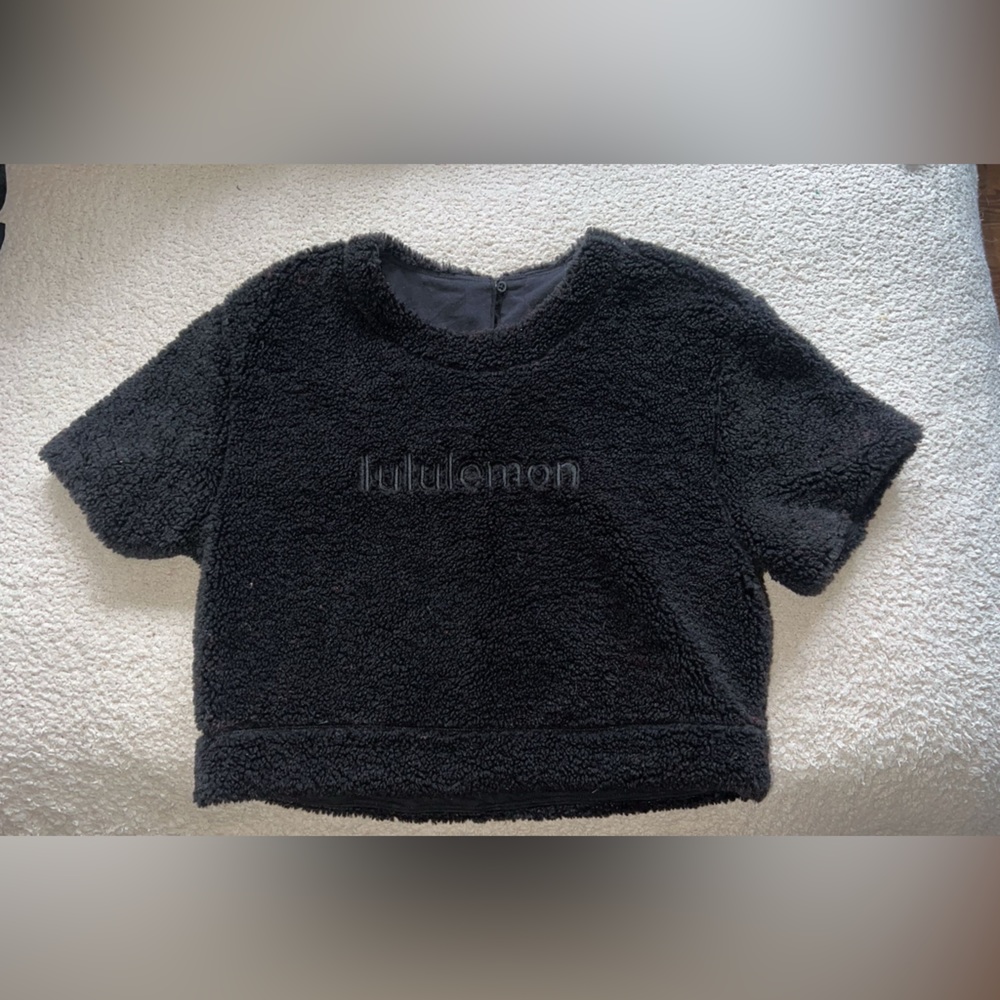 NWOT Lululemon cropped fleece tee